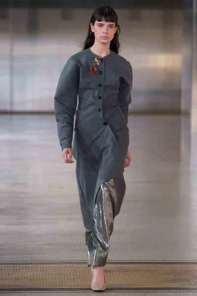 Look 28